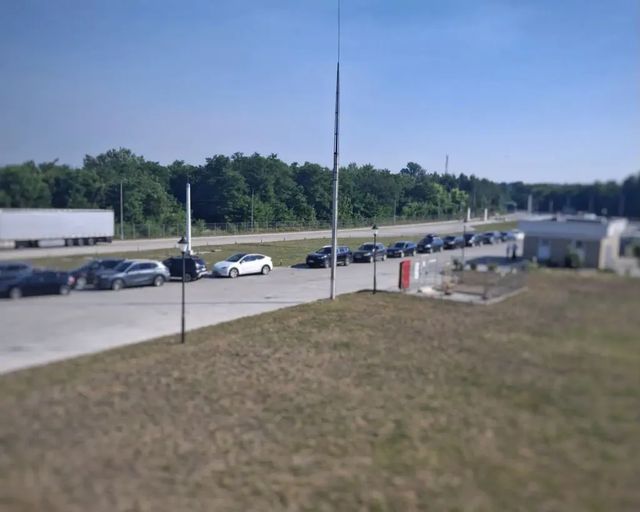 Trafic intens la punctul de trecere Sculeni. Autoritățile încearcă să reducă aglomerarea