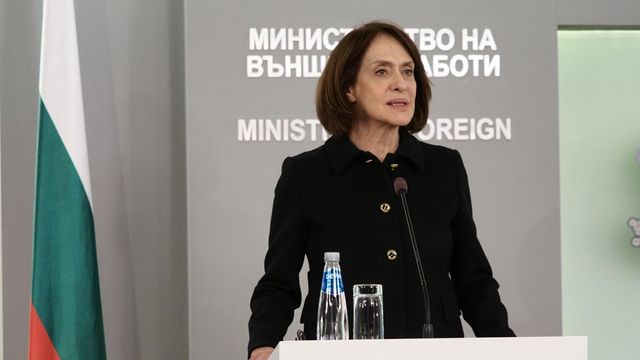 Малко под 200 000 са гласувалите в чужбина български граждани, 53 000 са гласували с машини, съобщи министър Надежда Нейнски