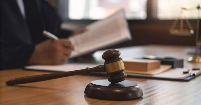 Bărbat trimis în judecată după ce a îndemnat, pe Facebook, la violențe împotriva magistraților