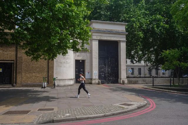 China își construiește o mega-ambasadă la Londra cu 208 camere secrete subterane. Planul aprobat de guvern