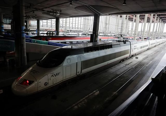 Puente se reúne por segundo día con los maquinistas para que desconvoquen la huelga