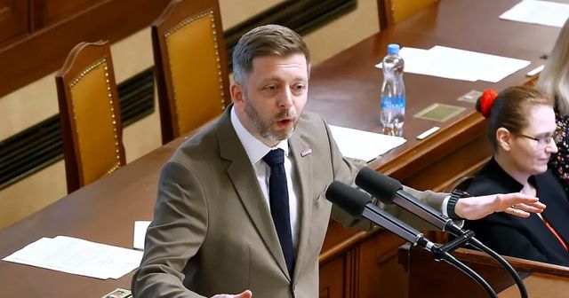 Ani čtvrtý pokus nevyšel. Rakušan neuspěl ve Sněmovně