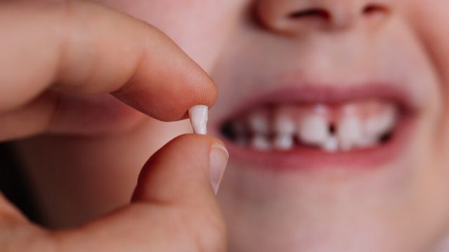Как лекари спасиха живота на дете със заседнал в трахеята зъб