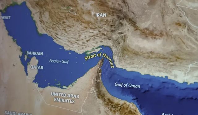 Un cargou care pleca din Iran, oprit de tiruri pe mare, după ce gardienii Revoluției au deschis focul împotriva unui portcontainer