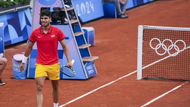 Alcaraz se divierte en su primer partido olímpico ante Habib