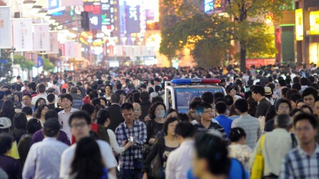 Populația Chinei înregistrează scăderi pentru prima dată în șase decenii