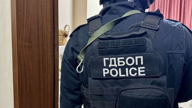 Арестувани са началникът на Пето районно управление в София и полицаи