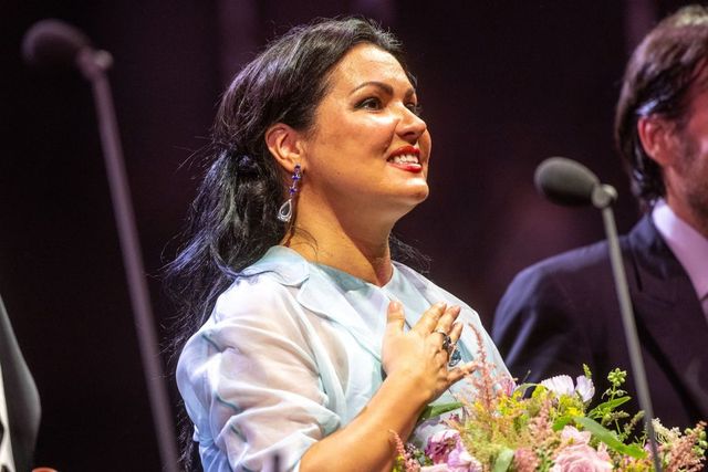 Soprana rusă Anna Netrebko, concediată din cauza invaziei din Ucraina, a dat în judecată Metropolitan Opera din New York
