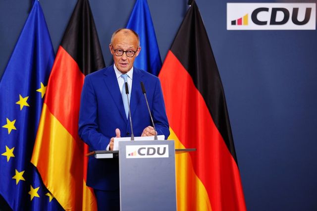 Německý tisk: Merz má před sebou po volebních debaklech ožehavé dny