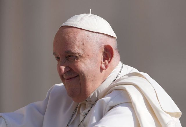 Papa Francisc și-a anulat toate audiențele de vineri din cauza unei stări febrile
