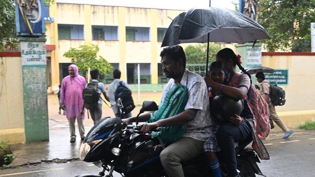 Heavy rain lashes Salem district