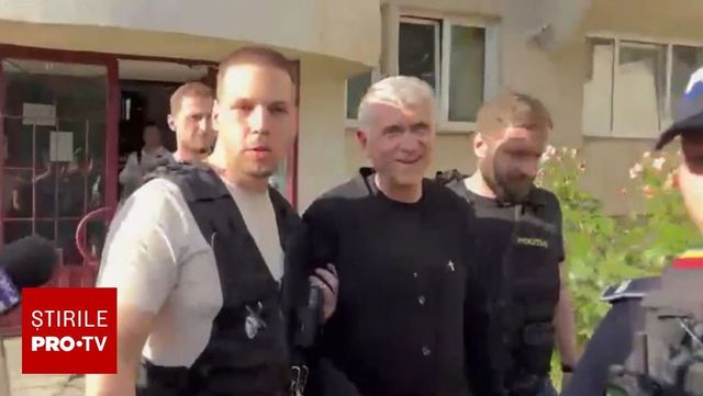 Percheziții la Cristian Pomohaci: anchetatorii ar fi găsit sume uriașe în mai multe valute și au folosit mașină de numărat bani