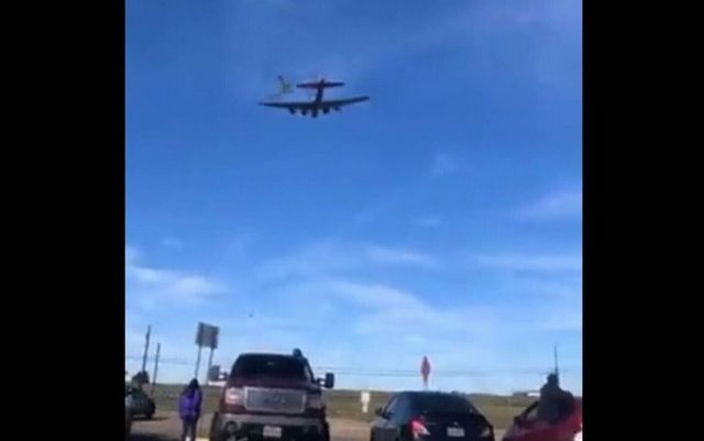 Două avioane s-au ciocnit în timpul unui spectacol aerian în Texas
