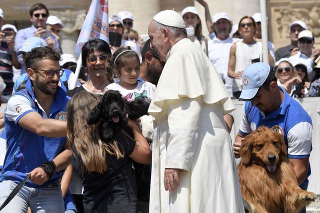 Papa Francisc va efectua un „pelerinaj de pocăință” în Canada cu scopul de a „vindeca răul” făcut împotriva indigenilor
