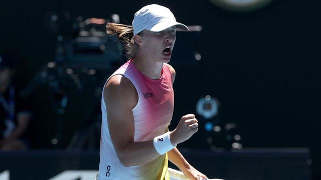 Iga Swiatek sweeps into Australian Open semi-final with Keys