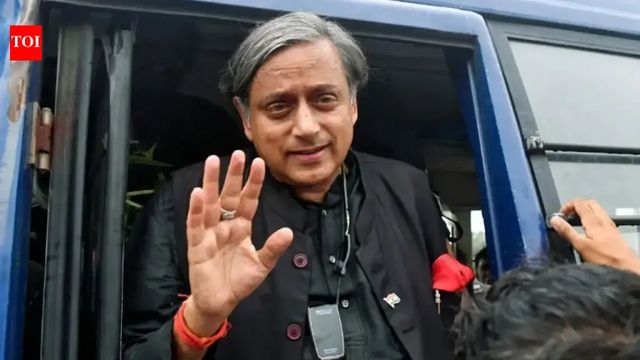 Tharoor's convoy blocked in Kerala's Wandoor, five men assault his gunman, driver