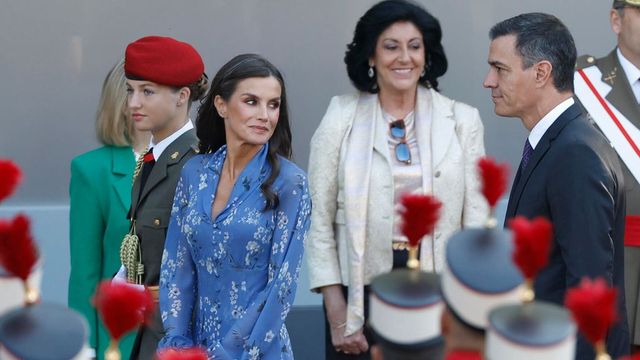 Pitos y gritos de “que te vote Txapote” a Sánchez en el desfile militar del 12 de octubre