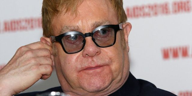 Elton John colpito da una grave infezione, perde un occhio