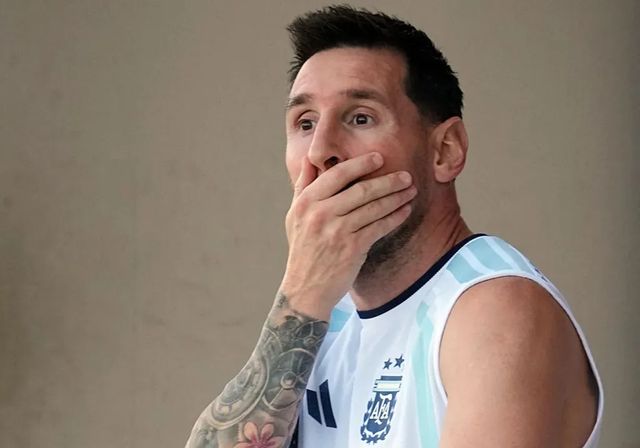 Escuelas, empresas y hospitales: la peculiar felicitación de los argentinos a Messi