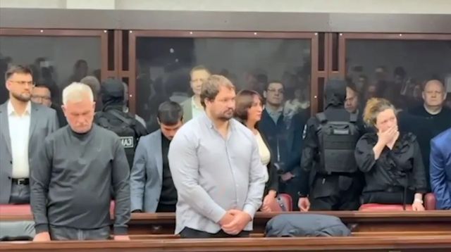 Opt bărbați, condamnați la închisoare pe viață în Rusia pentru aruncarea în aer a Podului Crimeea în 2022