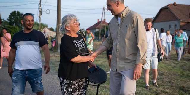 Elemzők szerint bár Lázár János miniszter nem indul újra egyéni választókörzetében, ezzel valójában nem mond le semmiről