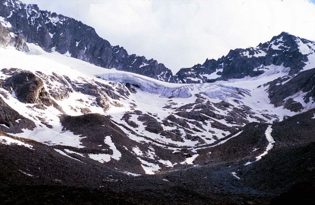 Due escursionisti dispersi sull'Adamello, sospese ricerche per condizioni meteo avverse