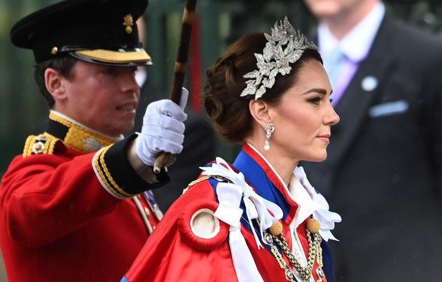 Kate Middleton all’incoronazione: solennità e glamour