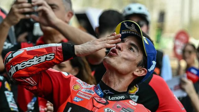 Marc Márquez gana la primera carrera al sprint