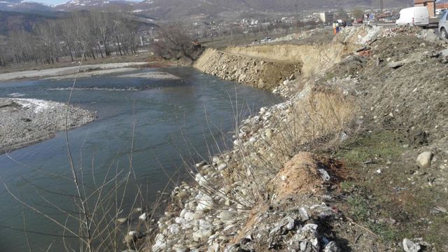 Двама възрастни са се удавили в река Струма, край село Пастух, издирват се две деца