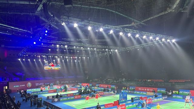 More trouble for India Open as bird droppings halt match