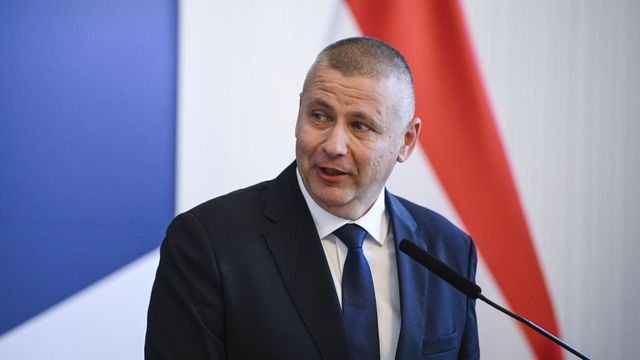Újra tartalékos katona lett Ruszin-Szendi Romulusz honvédelmi miniszter