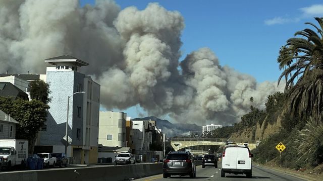 Szörnyű erdőtüzek pusztítanak Los Angeles környékén - videó