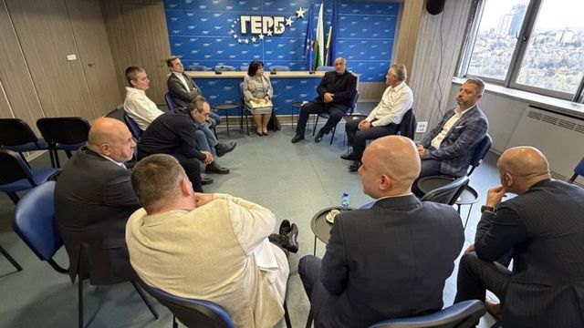 Диалогът е възстановен, още утре започват срещи за изглаждане на детайлите по проектобюджета, написа Бойко Борисов във Фейсбук