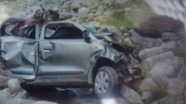 Five children among 8 killed after car falls into gorge in Anantnag