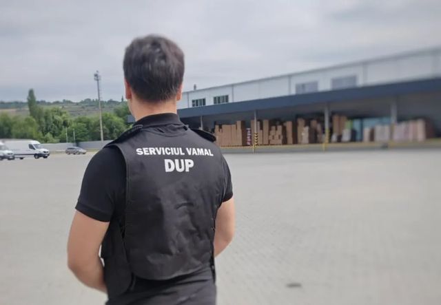 Percheziții într-un dosar privind importul de arahide din Turcia