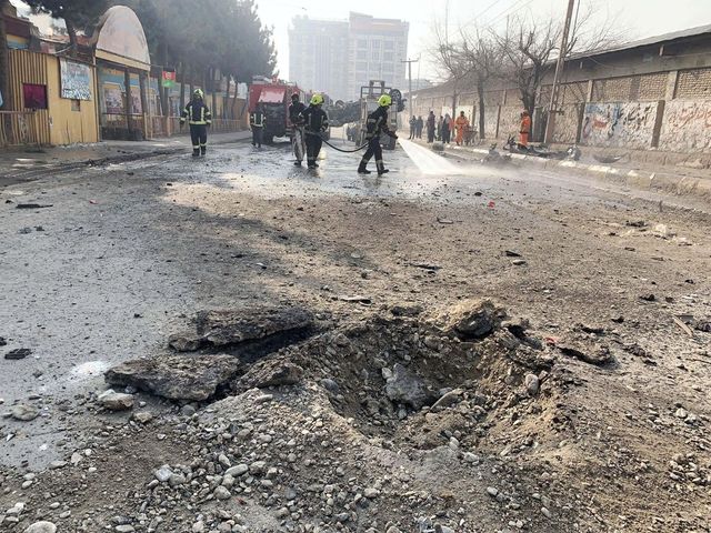 Peste 40 de morți, după un atentat cu bombă lângă o școală de fete din Kabul