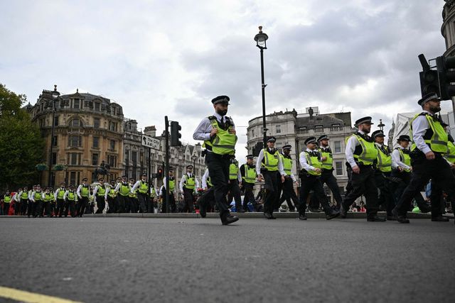 Patru ambulanțe ale unui organizații evreiești au fost incendiate într-un atac la Londra