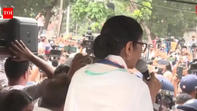 Mamata Banerjee at TMC's protest march in Kolkata, massive crowd gathers