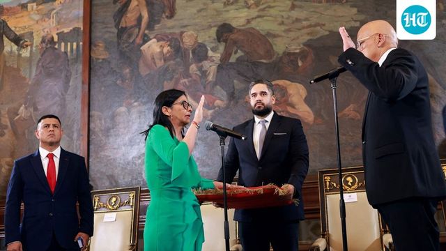 Gunfire, clashes reported near Venezuelan presidential palace, tension grips Caracas