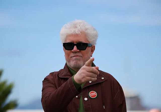 Almodóvar pide en Cannes que «los europeos seamos un escudo ante Trump»
