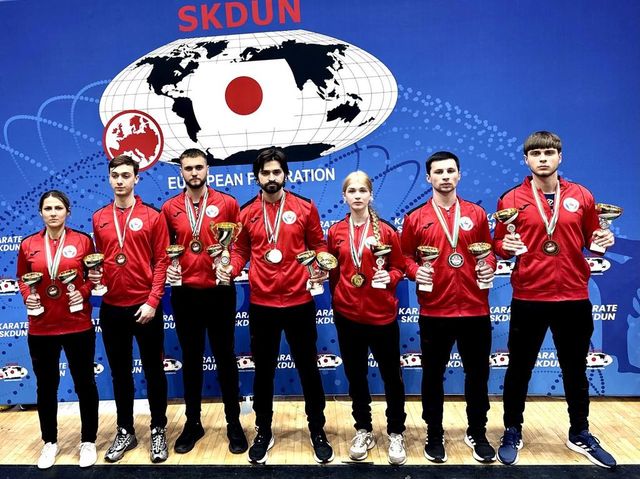 11 medalii pentru sportivii moldoveni la Campionatul European de karate shotokan printre seniori