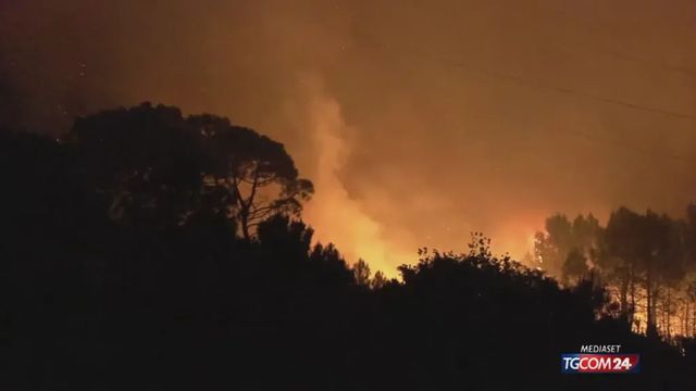 Pisa, il video del maxi-incendio sul monte Faeta