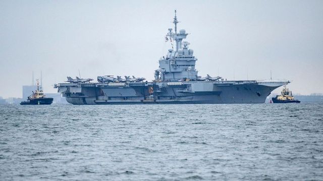 Rusové špehovali francouzskou letadlovou loď. Švédsko dron zablokovali