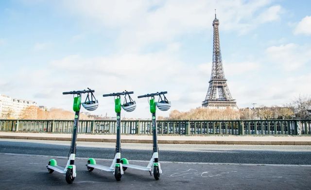 Parisul interzice folosirea trotinetelor electrice