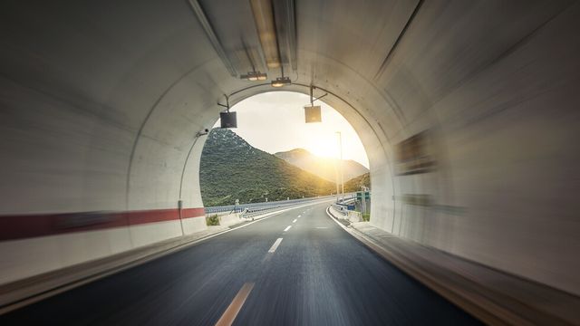 Авария спря временно осветлението и в двете тръби на тунел ”Големо Бучино”