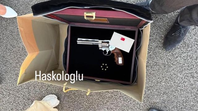 Ce s-a întâmplat cu pistolul și gloanțele primite de Nicușor Dan de la Recep Erdogan