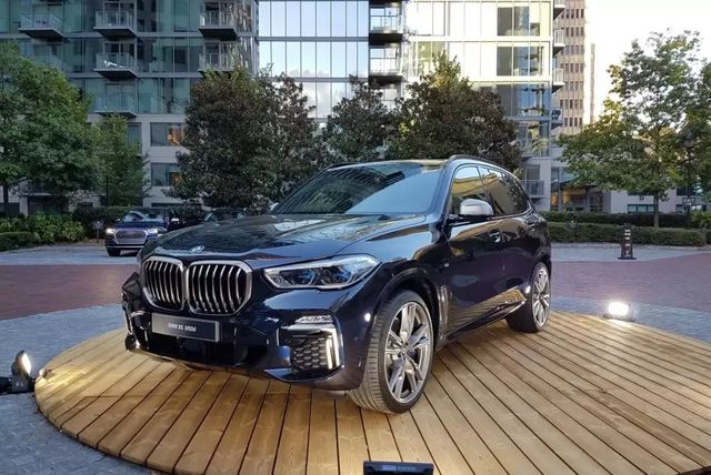 60 milliós luxus BMW-vel jár Ókovács Szilveszter, a szakszervezet háborog