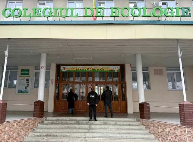 Directorul unui colegiu din capitală și decanul unei facultăți, cercetați într-un dosar de corupție și trafic de influență
