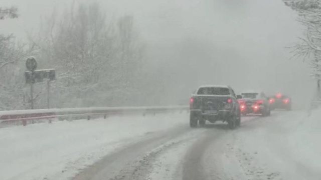 Trafic aglomerat pe DN1, cu coloane de masini la Comarnic, Busteni si Sinaia: cozi de de 7 kilometri