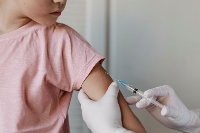 OMS reia vaccinarea preventivă împotriva holerei după trei ani de pauză